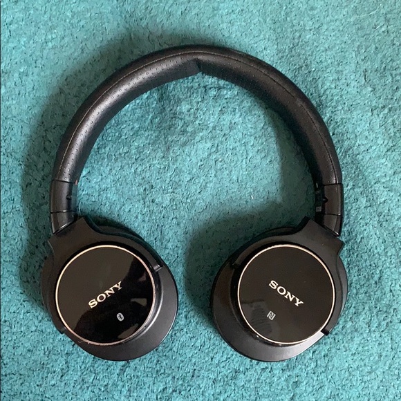 Sony Bluetooth headphones - Picture 1 of 2